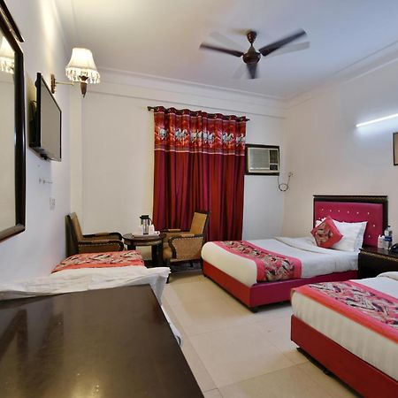 Family Spot Hotel New Delhi Ngoại thất bức ảnh