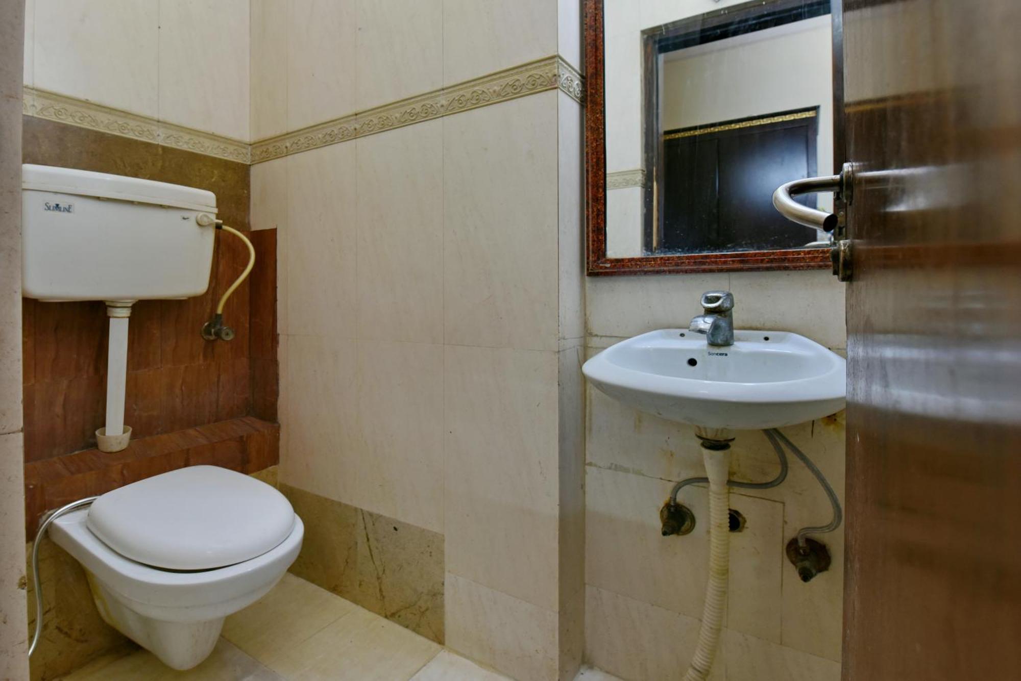 Family Spot Hotel New Delhi Ngoại thất bức ảnh