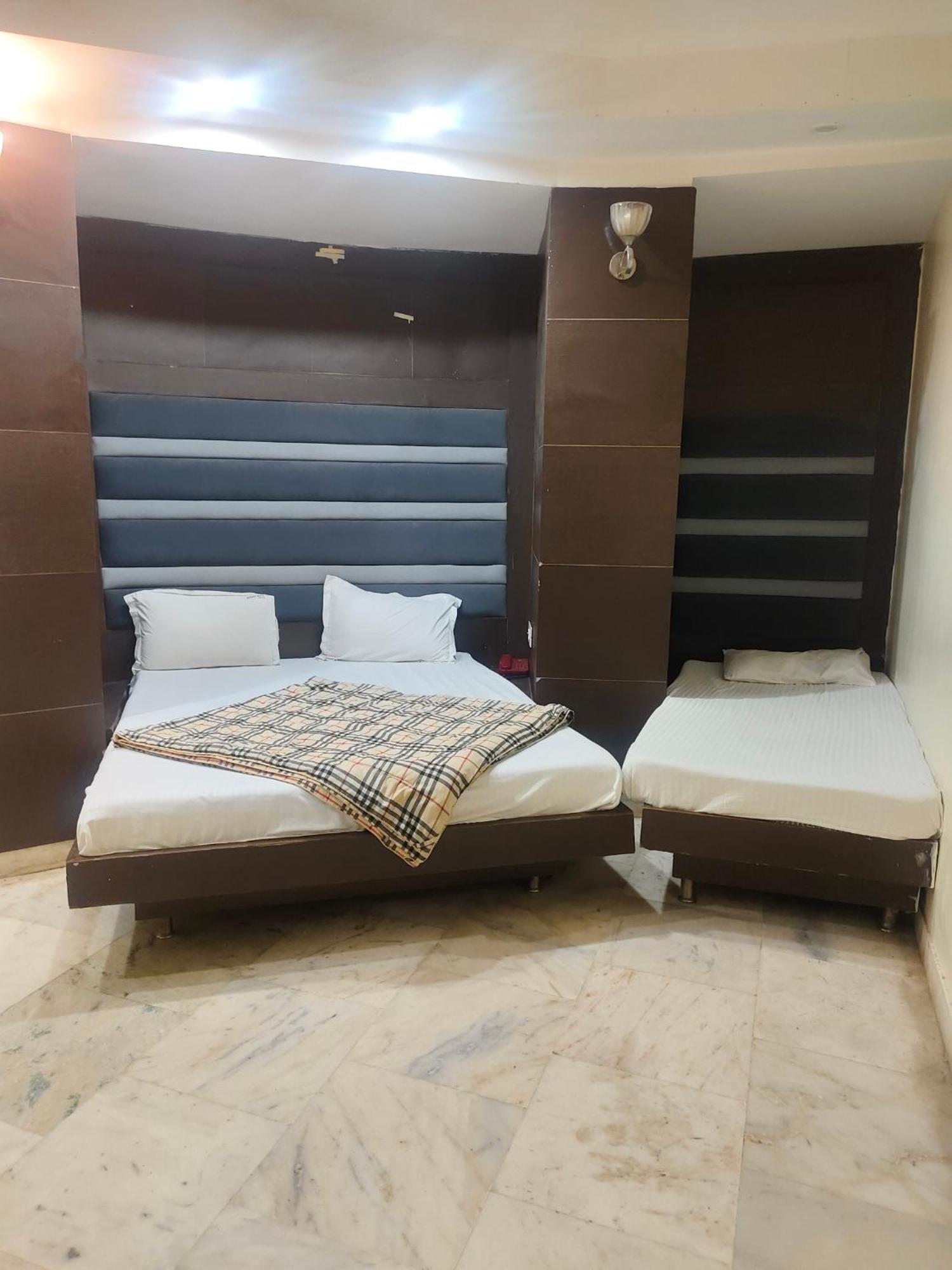 Family Spot Hotel New Delhi Ngoại thất bức ảnh