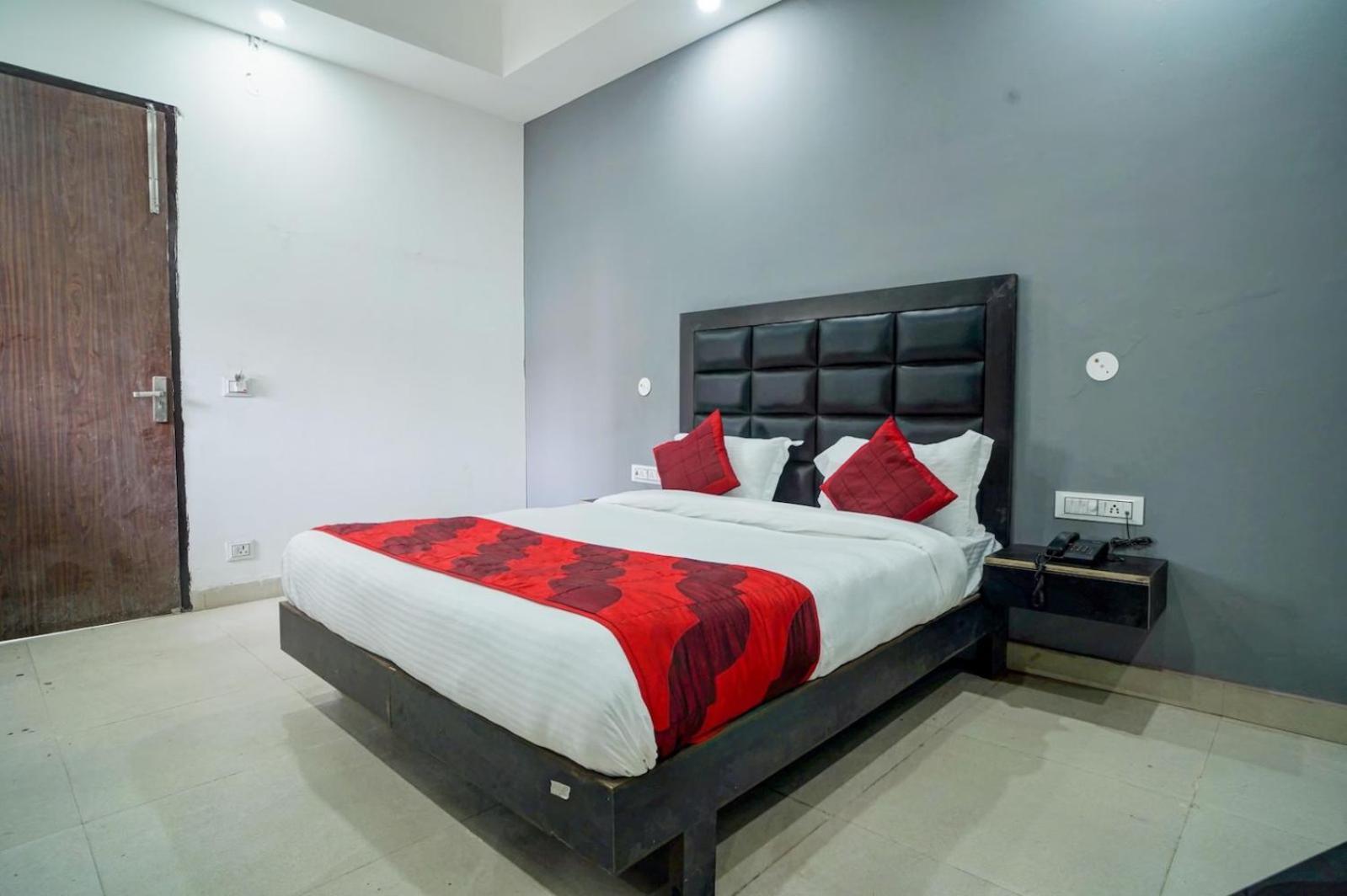 Family Spot Hotel New Delhi Ngoại thất bức ảnh