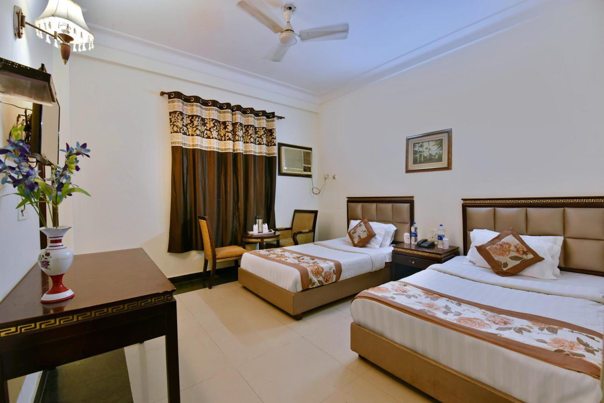 Family Spot Hotel New Delhi Ngoại thất bức ảnh